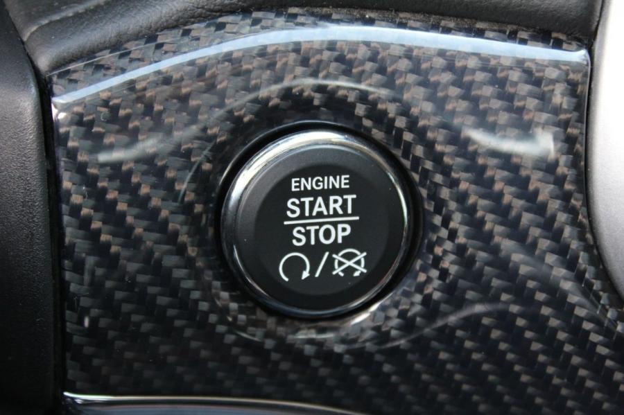  Jeep Grand Cherokee SRT8 2012 года  (фото 23 из 186)